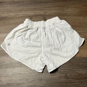 Lululemon size 2 white hotty hot shorts